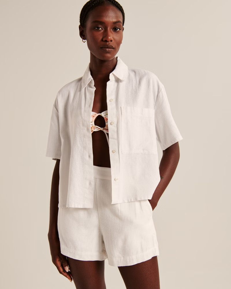 Women's 90s Cropped Boxy Linen-Blend Button-Up Shirt | Women's Tops | Abercrombie.com | Abercrombie & Fitch (US)
