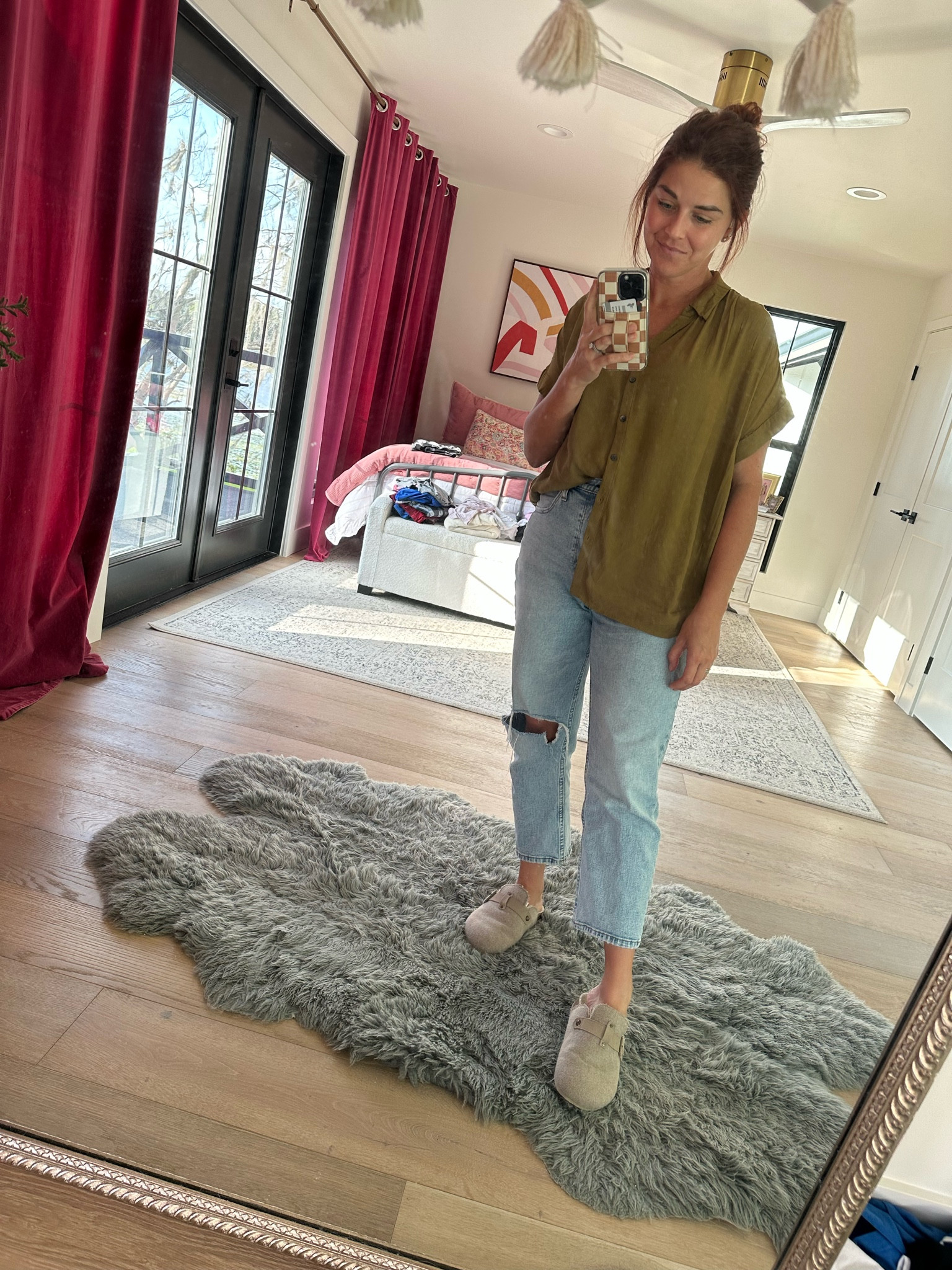 Transitioning into Fall and my fav jeans! Linked similar wash and clogs are last year but come in gray this year!
#jeans #falloutfit 

#LTKmidsize #LTKstyletip