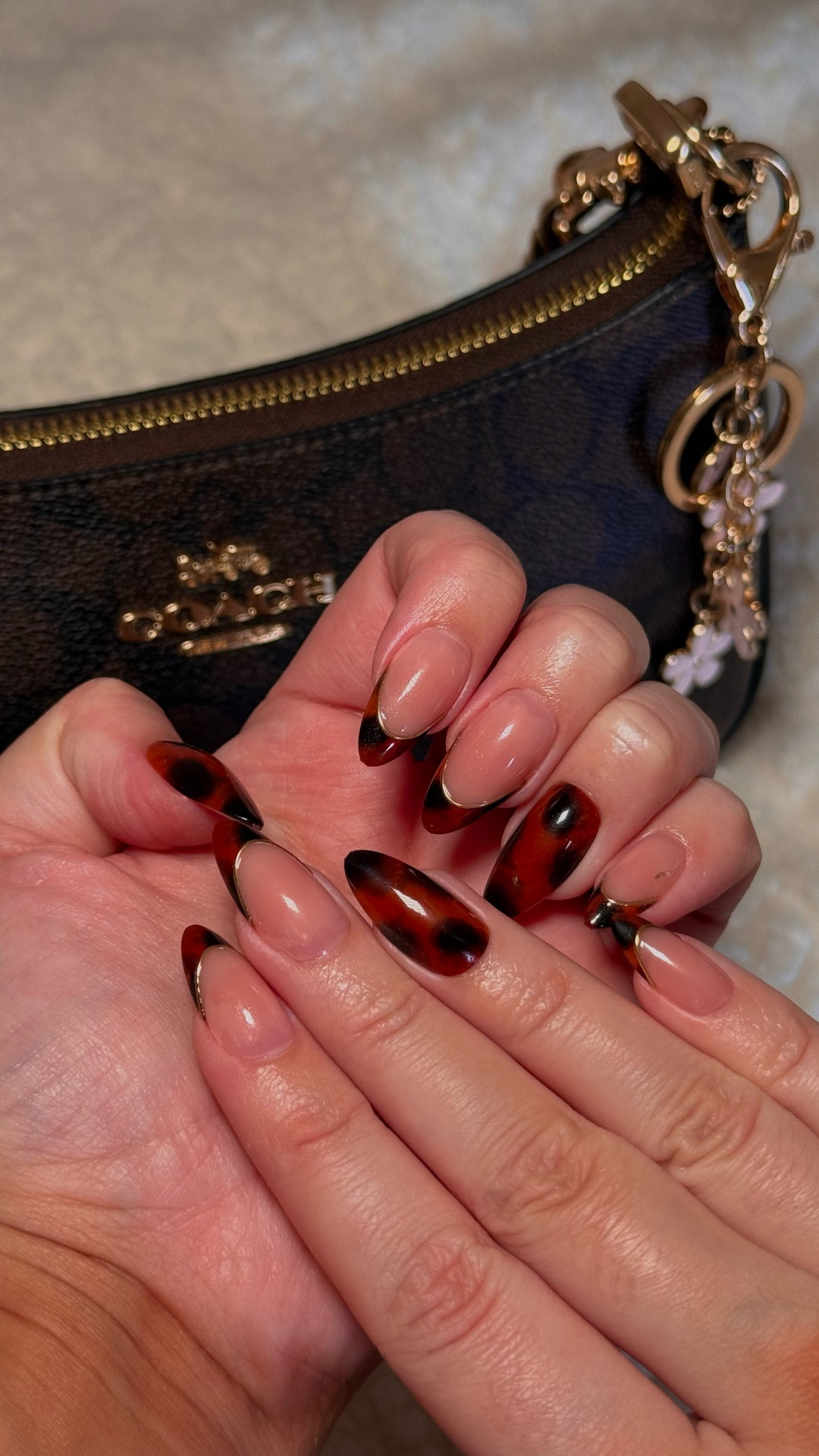 love a lil nail transition 🤎💋✨

nails: vsalon.official press on nails in leopard luxe 💋
—
#nailtransition #newnails #pressonnails #nailinspo #nailart

#LTKBeauty