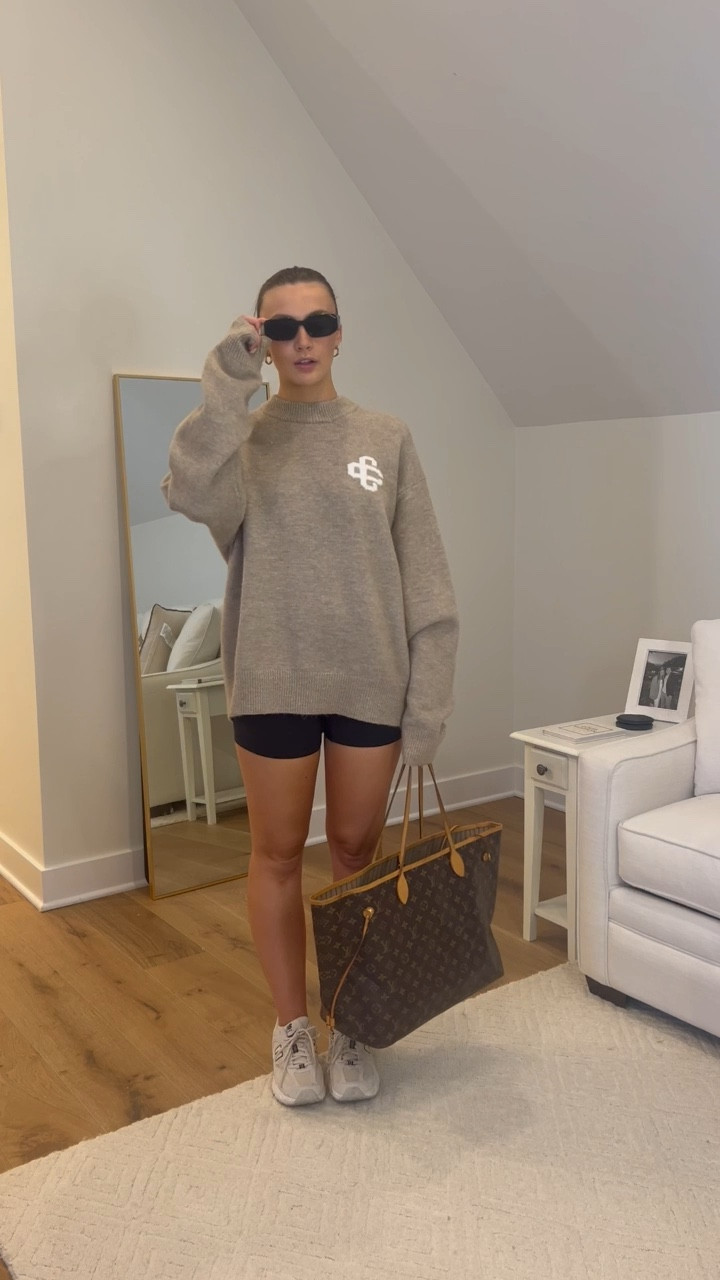 Coffee run look to get us over the Wednesday hump! ☕️🏃🏻‍♀️🐪


#LTKStyleTip #LTKSeasonal #LTKActive