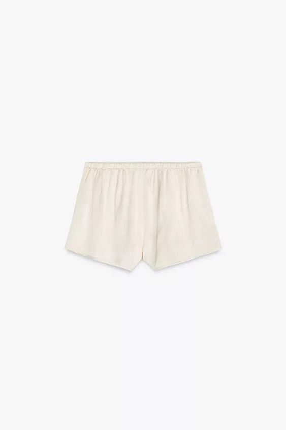 Shorts made of 100% viscose yarn. Mid-rise with elastic waistband.Oyster-white | 1067/511/251Prod... | Zara US