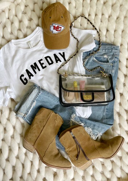 F A S H I O N \ gameday outfit for football season!!🏈🏈 stadium approved handbag find from Amazon!

#LTKstyletip #LTKSeasonal