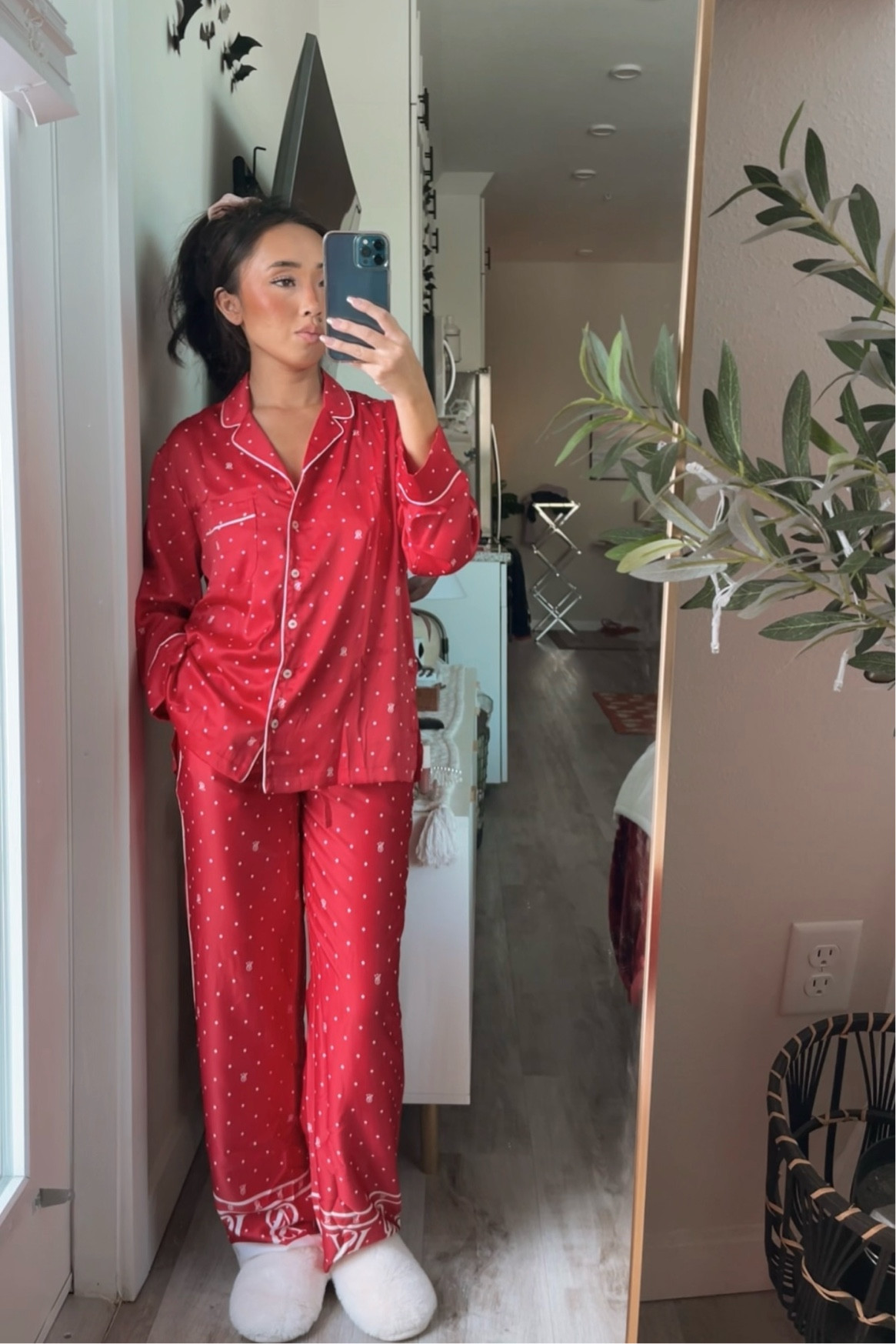Glazed Satin Long Pajama Set from Victoria’s Secret 
Wearing size: XS short - for all my petite girlies 😍

Currently buy 2 get 2 free for members!

#LTKHoliday #LTKGiftGuide