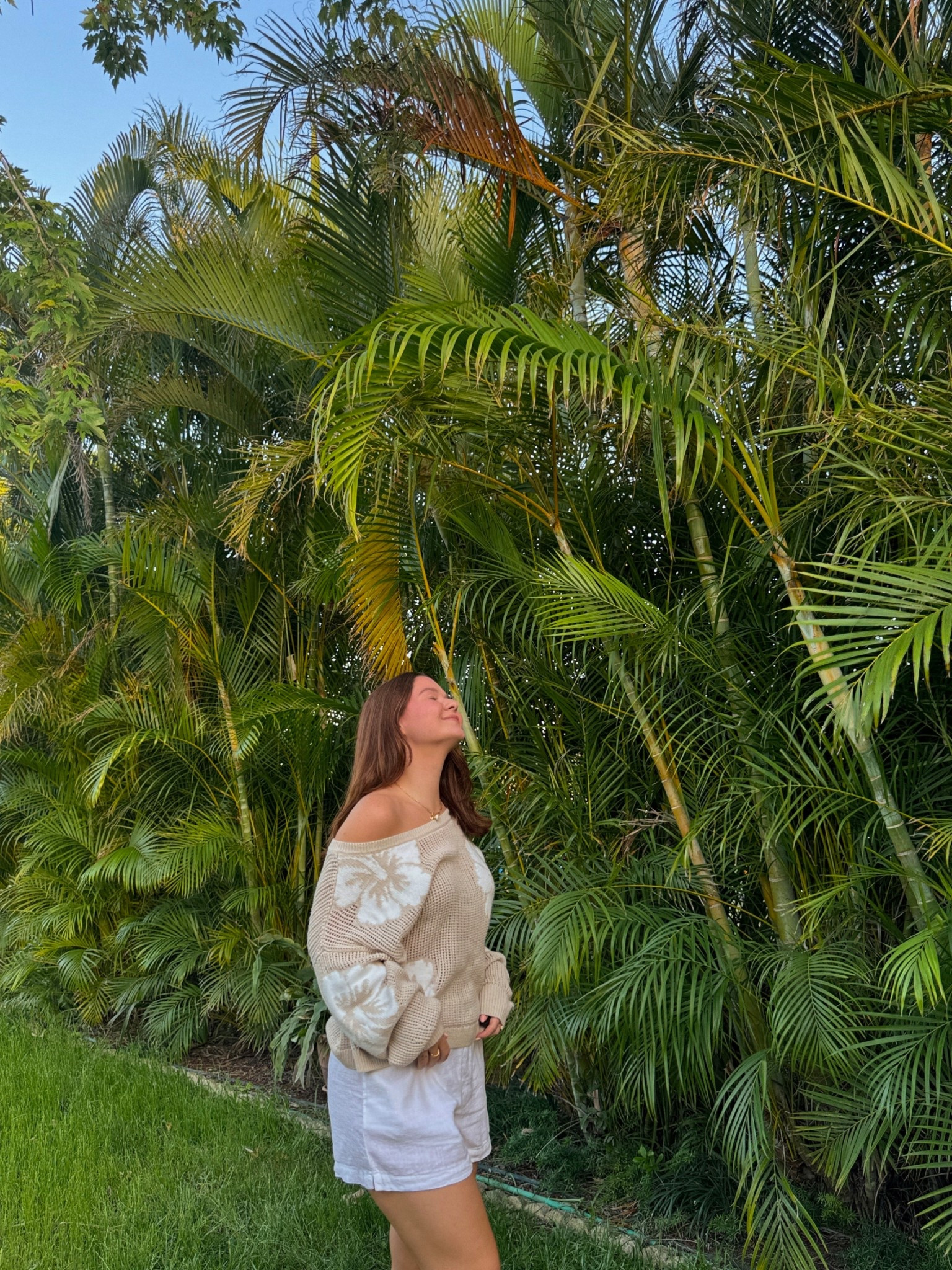 this exact design is sold out online but linked the sweater, available in other designs <3 

Size: 
Top: Small (oversized) 
Bottoms: Small 