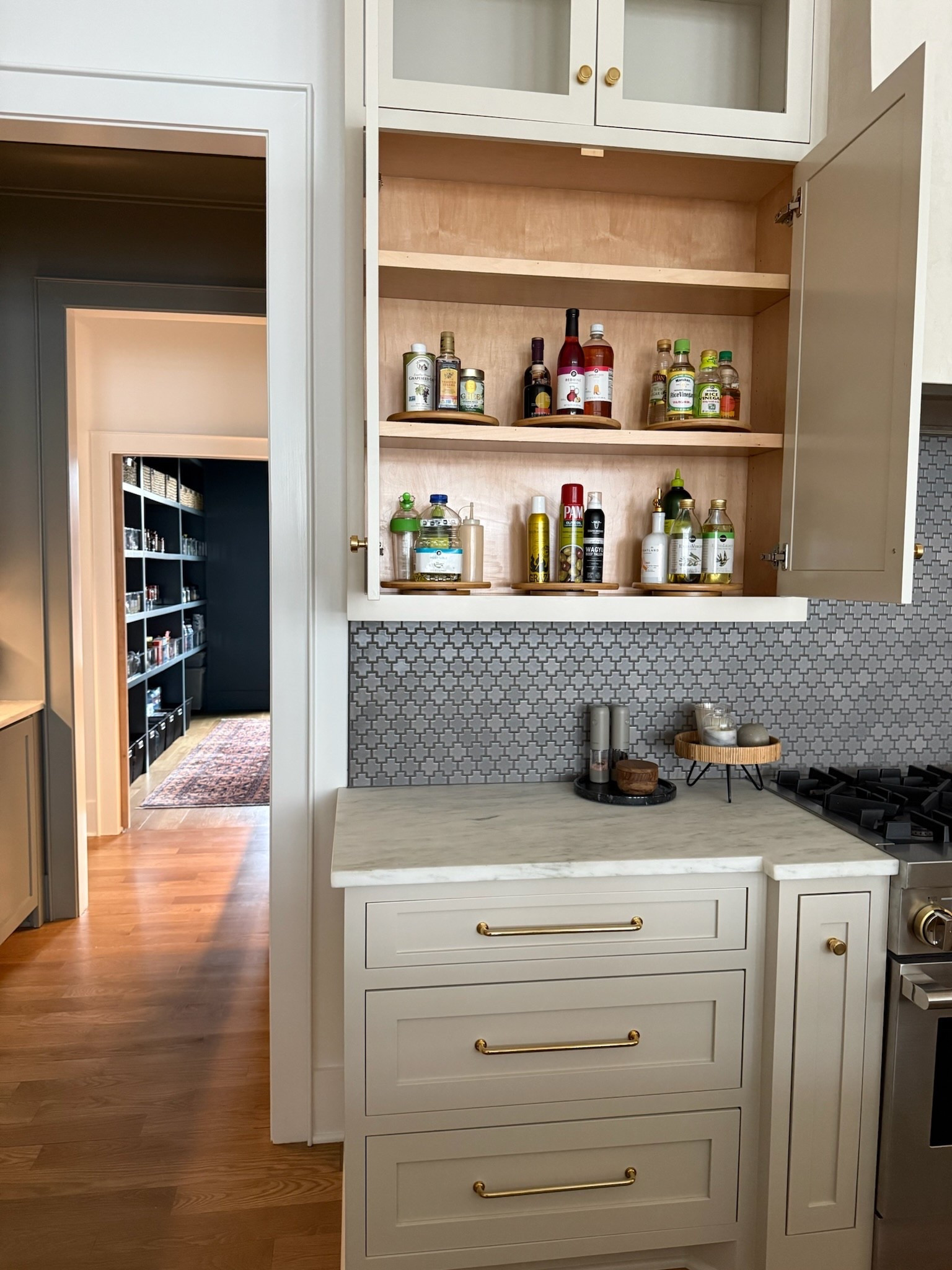 Between closing dates, school transfers, and changing addresses, your brain is already full. Unpacking your kitchen shouldn’t be another decision-heavy task.

We don’t just empty boxes - we create systems that make cooking, hosting, and everyday life easier from the start. 

📦 Let us handle the setup, you focus on settling in. Comment MOVE for more info.

#LTKHome