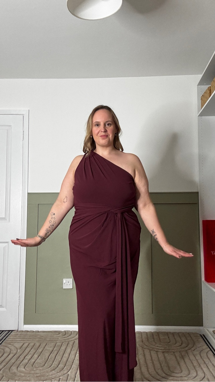 My first impressions of the Signature Sculpt bridesmaid dress range from @sixstories 

It’s been designed with comfort and style and women in mind and the whole range has something for everyone. From dresses that mean you can wear a bra, style a bump or even breast feed if you need to! Oh and they go from a uk 6 to 26

So if you’re looking for your bridesmaid dresses (or even some beautiful occasion wear) then definitely check these out! 

Would you wear this beautiful dress as a bridesmaid? 

#bridesmaiddress #signaturesculpt #winterwedding #burgundybrideamaid #burgundydress #comfybrideamaiddress #sixstories

#LTKpartywear #LTKwedding #LTKdresses