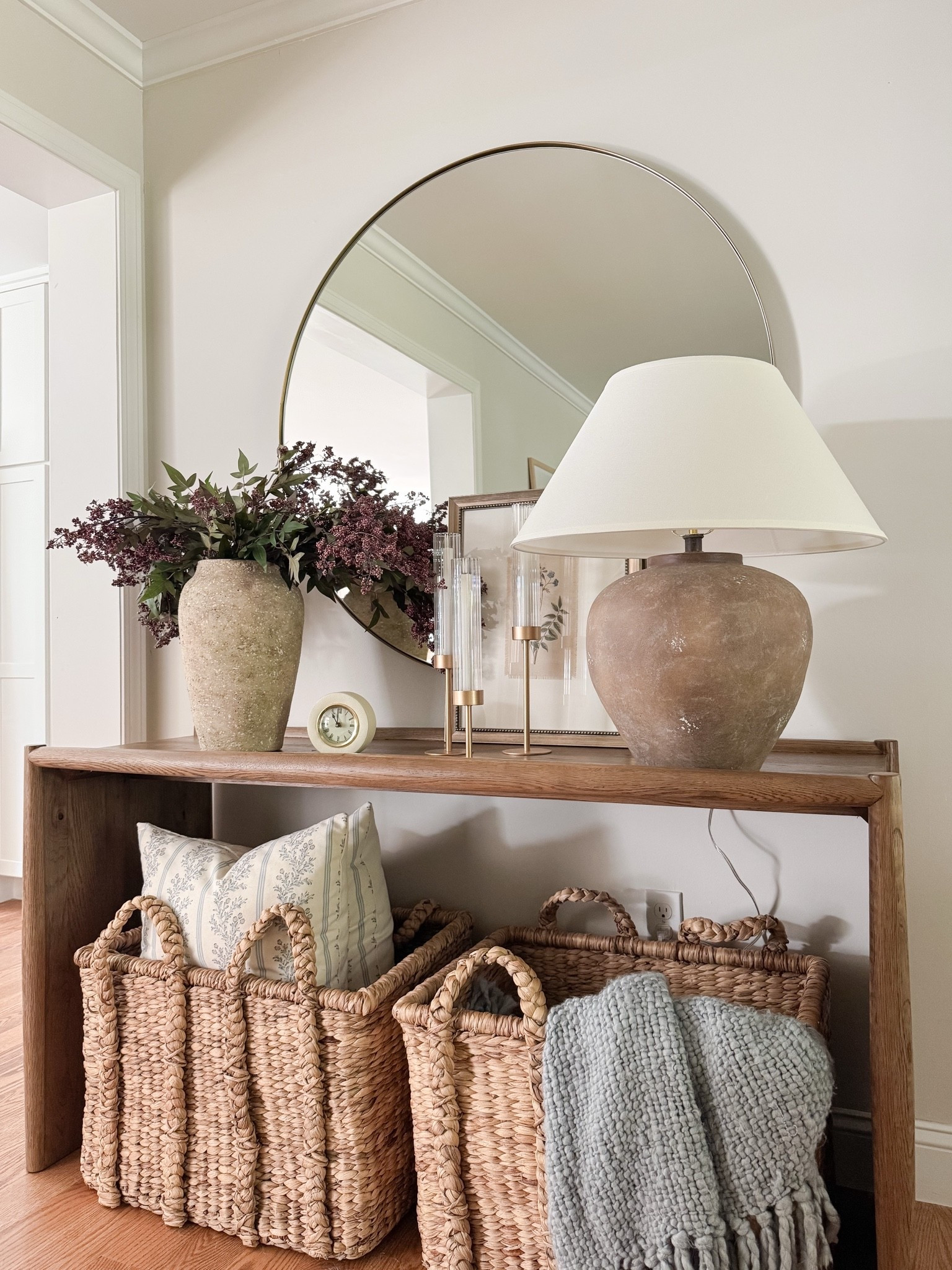 Thinking about adding fall touches to your space? Sprinkle it in slowly with faux stems and subtle decor finds! Here’s some fall entryway inspiration to save for the season ahead! ✨

#LTKHome