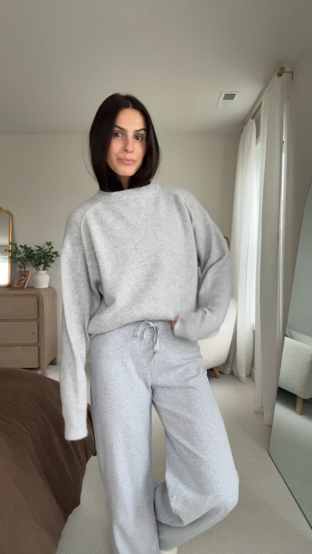 Loving this Aritzia set! I’m wearing the HomeStretch™ Smooth Mid-Rise Pant in Heather Chrome XS & Home Stretch Long Sleeve XS!   