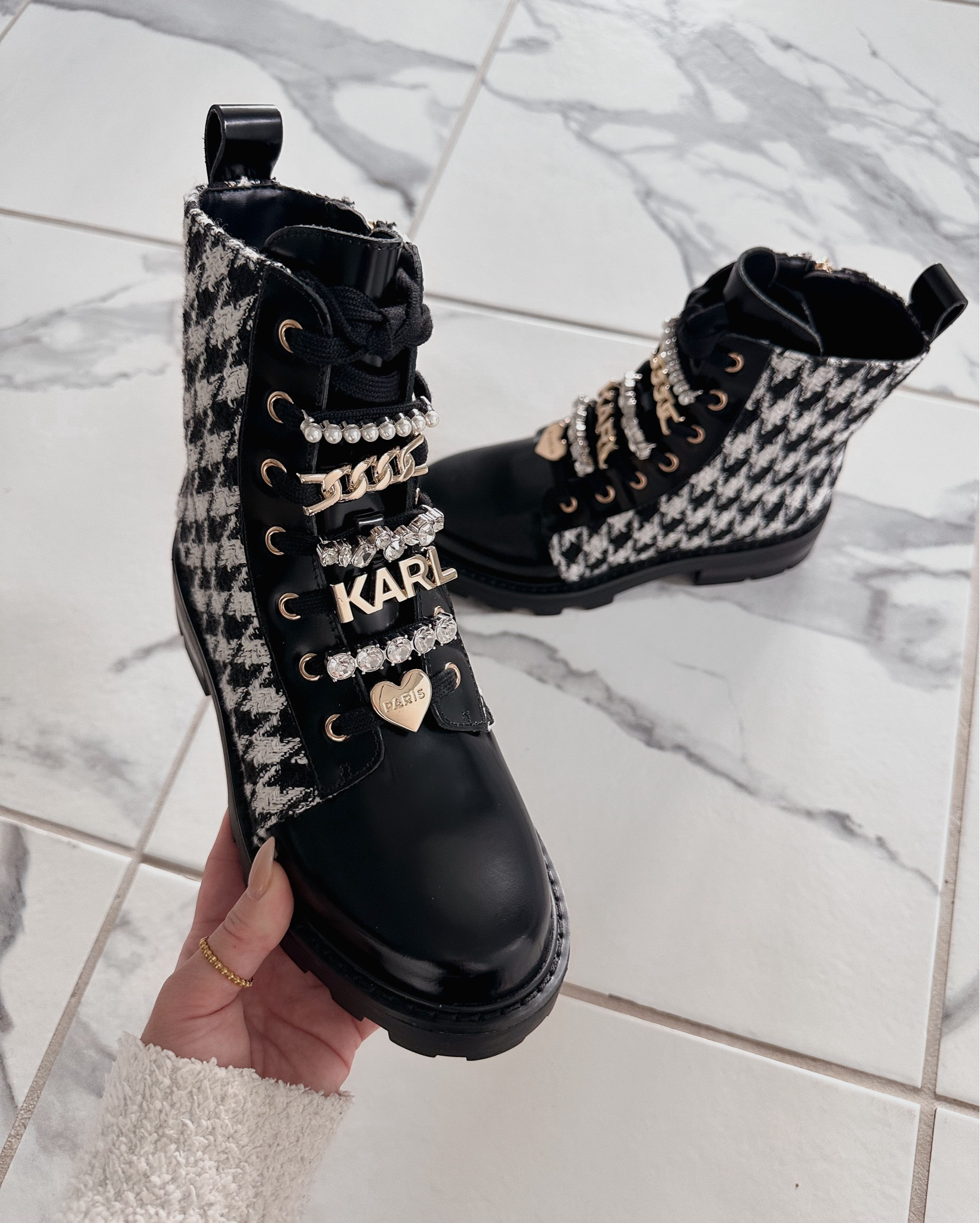 These Karl Lagerfeld combat boots on the Nsale are perfect for this coming fall/winter! The details are fun and I love the houndstooth print. There’s also a side zipper to easily put on/take off.
Fits true to size 

Nsale 2024, #Nsale, Nsale boots, Nordstrom anniversary sale

#LTKxNSale #LTKStyleTip #LTKShoeCrush