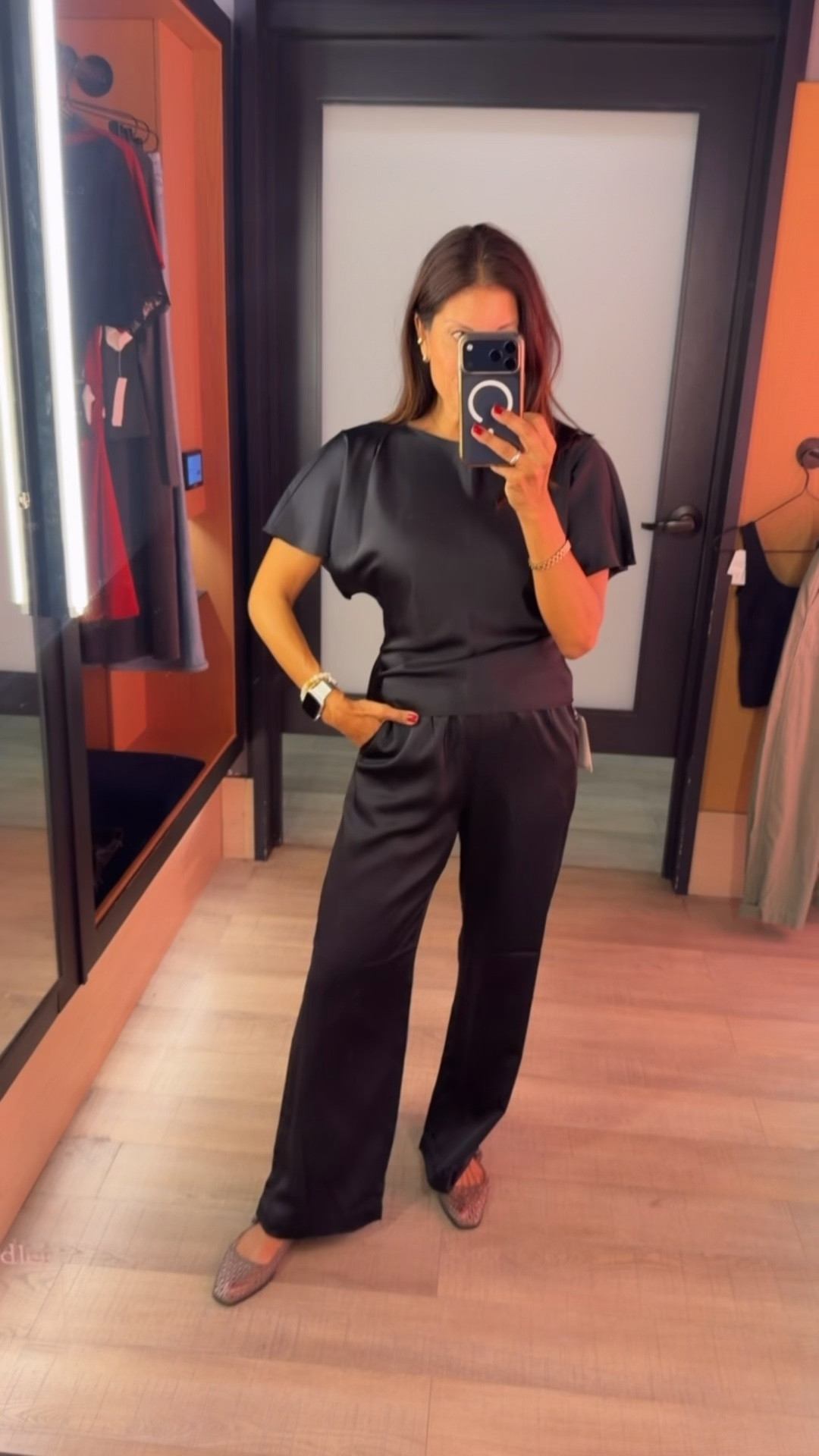 *Sale ends Sunday- in LTK app
@abercrombie 

Wearing low rise jeans & pants xs 
In the sweatpant jean xs 
Black tank small 
Matching grey set - top sm pants xs 
Black satin set both xs