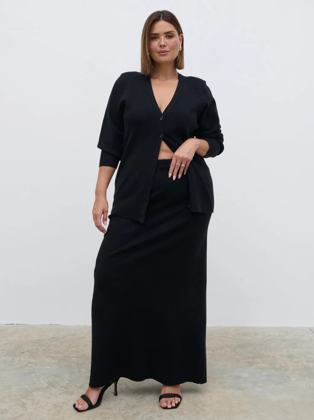 Justine Rib Knit Maxi Skirt Curve - Black | Pretty Lavish (UK)