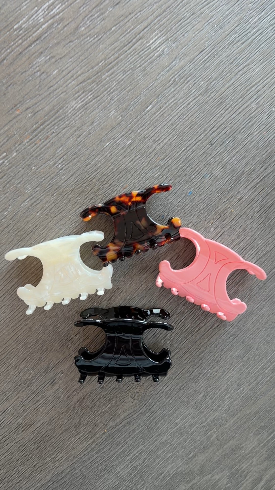 Celine dupe hair clip!

Designer, look for less, Celine, dupe

#LTKmomlife #LTKBeauty #LTKgrwm