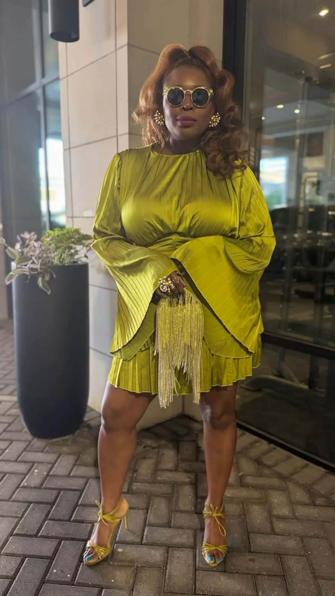 Too bright to dim, too fly to blend💚👠Perfect for any date night, party, or event! 

Skort dress: @Andrealyamah
Shoes: @TomFord from @neimanmarcus 
Bag: @retrofete
Sunnies: @vans from @asos
Earrings & ring: @Khoi

#fashion #style #blackgirlmagic #momstyle #midsizefashion #glowing #dallasinfluencer#ootn


#LTKShoeCrush #LTKItBag #LTKMidsize