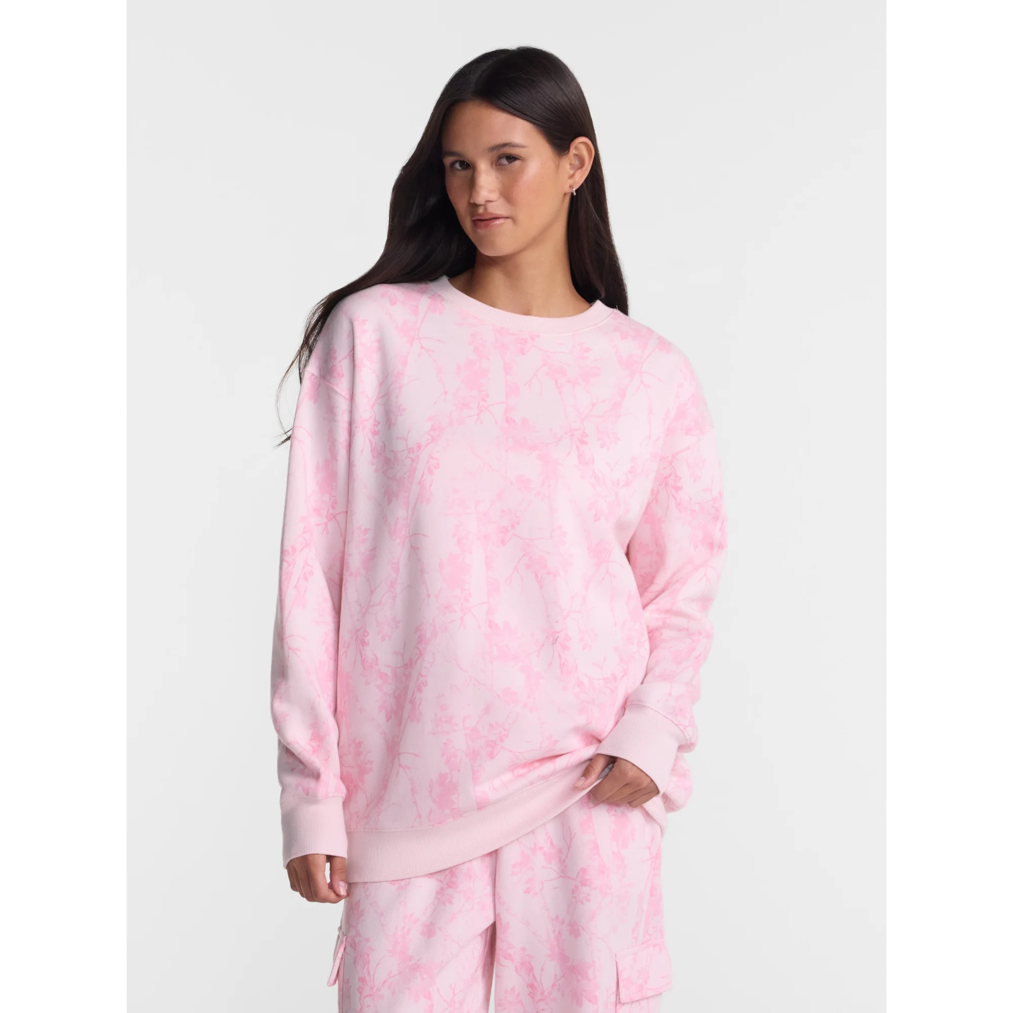 No Boundaries Oversized Fleece Sweatshirt with Long Sleeves, Women's and Women's Plus Sizes XXS-4... | Walmart (US)