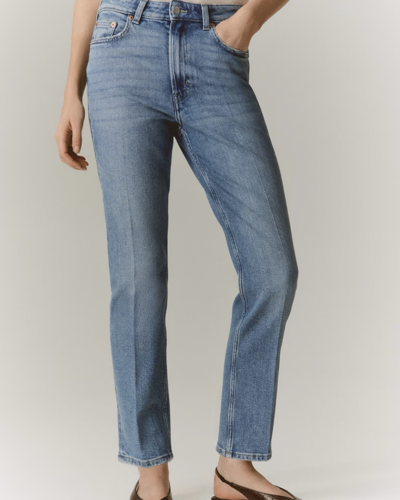 The trending straight leg jean 

#LTKjeans #LTKeurope #LTKFashionMonth