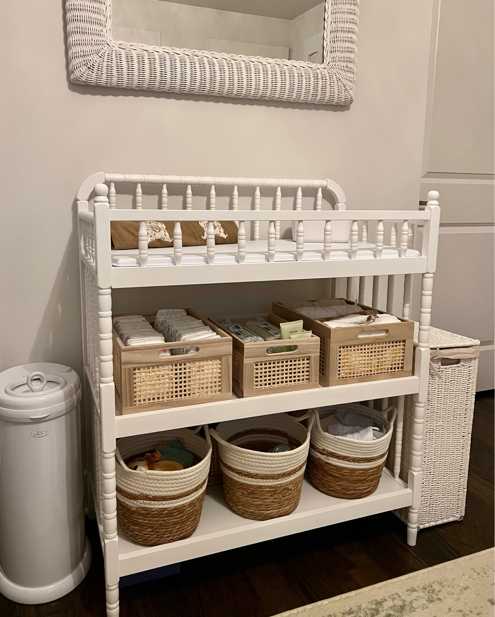 Jenny lind changing outlet table white