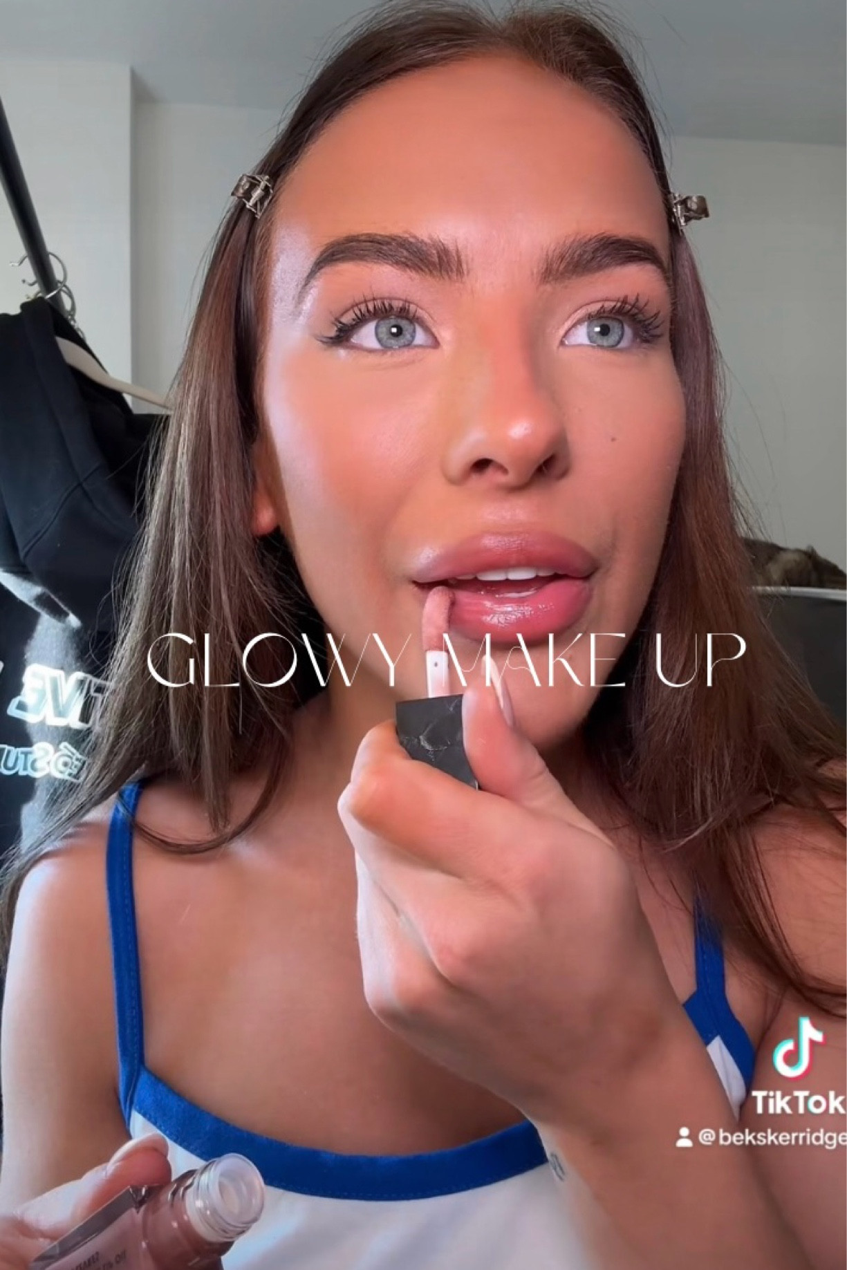 Trying new make up! Glowy no foundation looookk🛍️🛍️🛍️