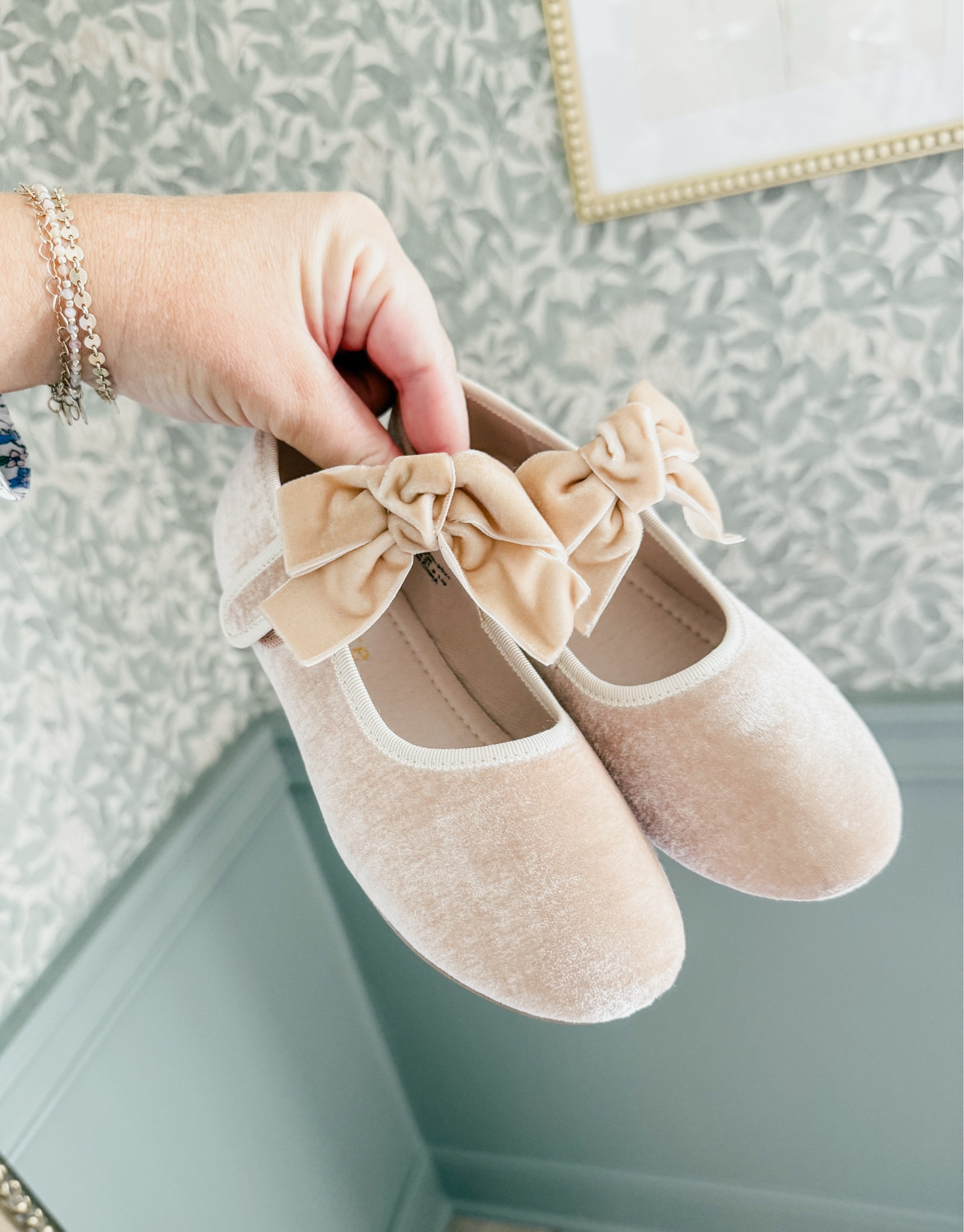 Cutest kids flats on Amazon! 

THEBLOOMINGNEST kids toddler velvet ballet flats Amazon shoes 

#LTKShoeCrush #LTKStyleTip #LTKKids