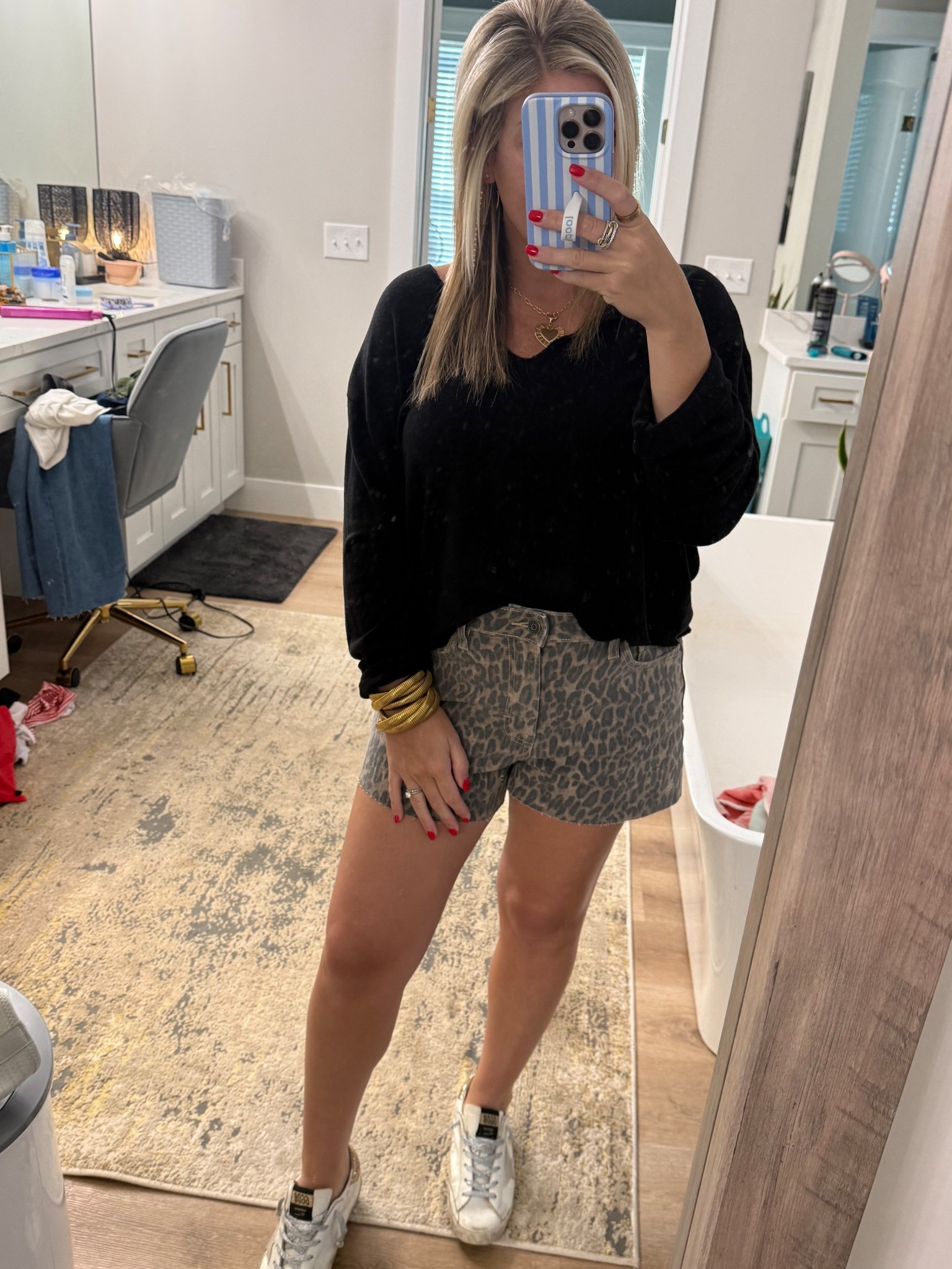 Love these shorts from @VICI 🩵

#Vicicollection #grwm #ootd 