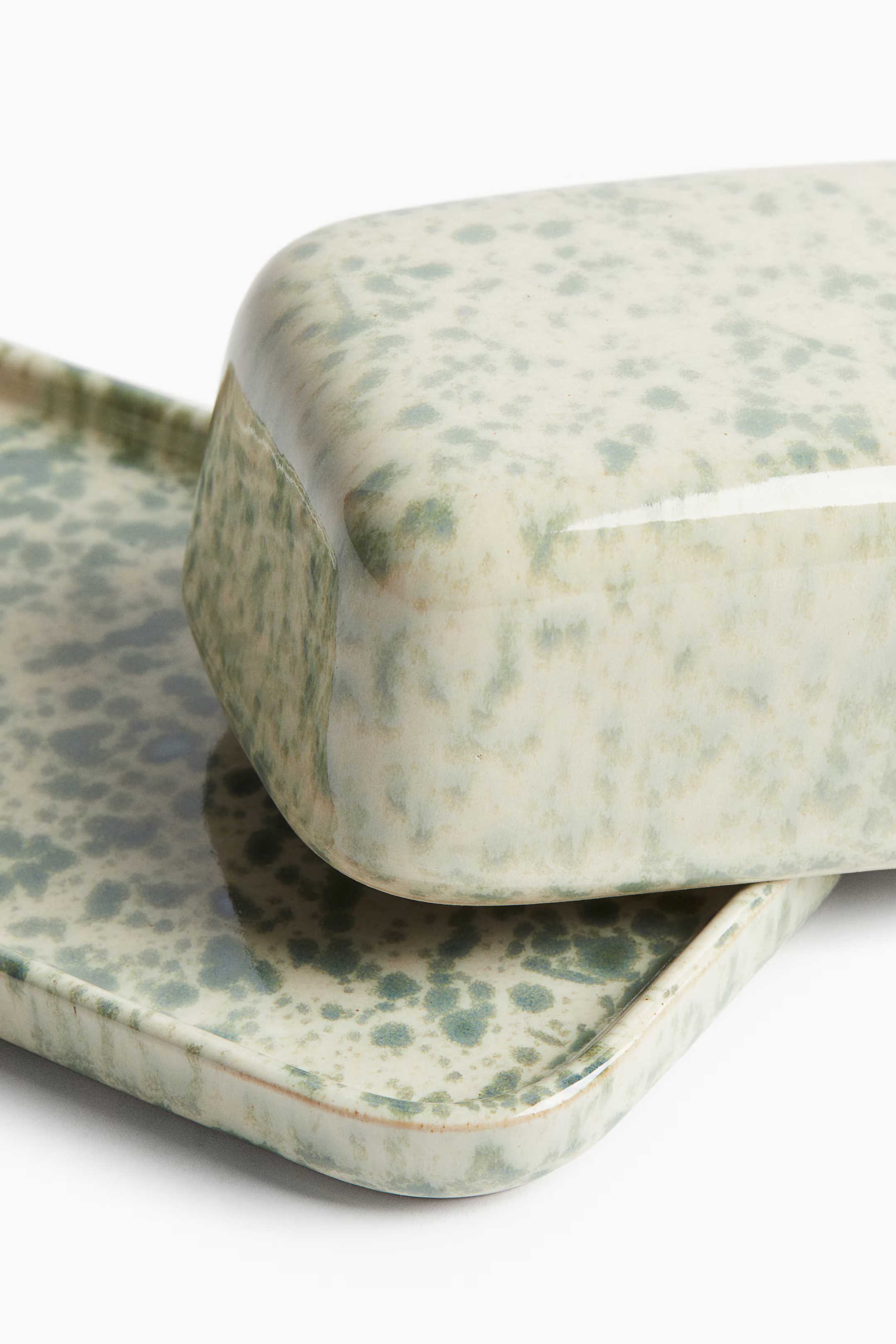 Stoneware butter dish | H&M (UK, MY, IN, SG, PH, TW, HK)