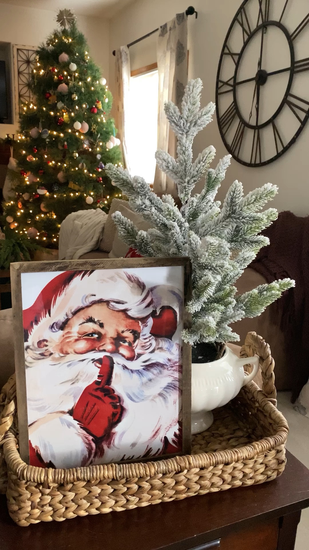 Cozy Christmas Living Room 

#LTKHoliday #LTKSeasonal #LTKhome