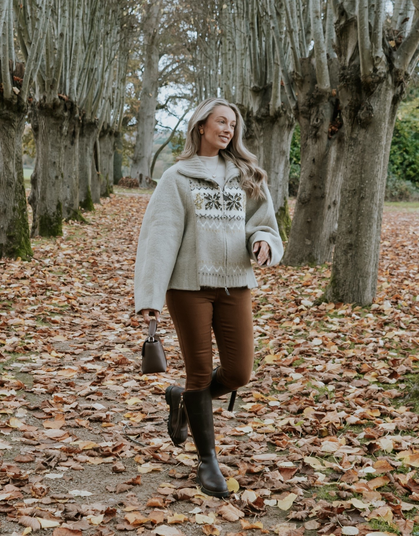 A comfy and cosy outfit for a day in the countryside 🤍 Argyle, festive knit jumper. Skinny jeans and knee high boots 👢 

#LTKautumn #LTKeurope #LTKwinter