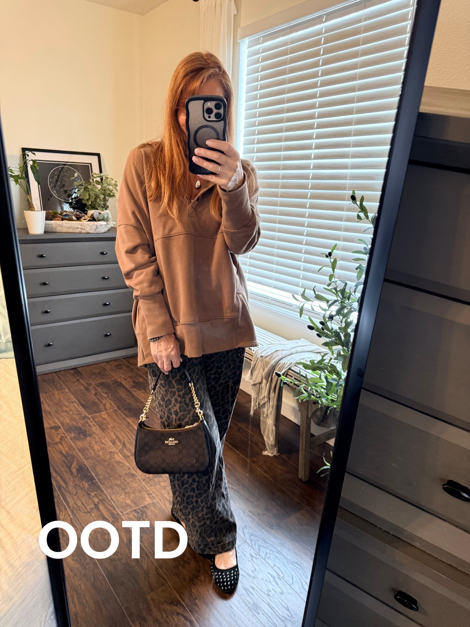 This is my kind of everyday outfit—soft neutral sweatshirt, leopard pants for a little edge, and simple accessories that pull it all together. Comfortable enough for real life, styled enough to feel put-together without overthinking it.
Proof that cozy staples + a bold print = an outfit you’ll keep reaching for. Calm, confident, and easy… just how I like it. 🐆🤎
#EverydayOOTD #CasualChicStyle #LeopardPrintOutfit #NeutralStyle #BusyMomStyle

neutral ootd, casual mom outfits, leopard pants outfit, everyday comfy style, effortless fashion


#LTKOver40 #LTKootd