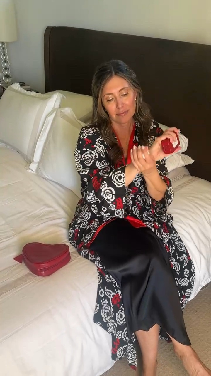 Looking for creative V-day gift ideas?🌹

My Valentine’s Day Gift Guide For Him & Her coming soon! ✨ subscribe to my newsletter and be the first to shop my #glowgirlcertified picks!

Hint: Guide includes this limited edition clean perfume set and a beautiful silk robe just like the vintage one im wearing here!🌹 

#theglowgirl #ValentinesDay #GiftGuide #giftideas #giftsforher #giftsforhim #ValentinesDayGifts #HeartfeltGifts #RomanticPresents #PerfectGifts #ValentinesIdeas #GiftInspiration #ValentinesDay2024 

#LTKMostLoved #LTKGiftGuide