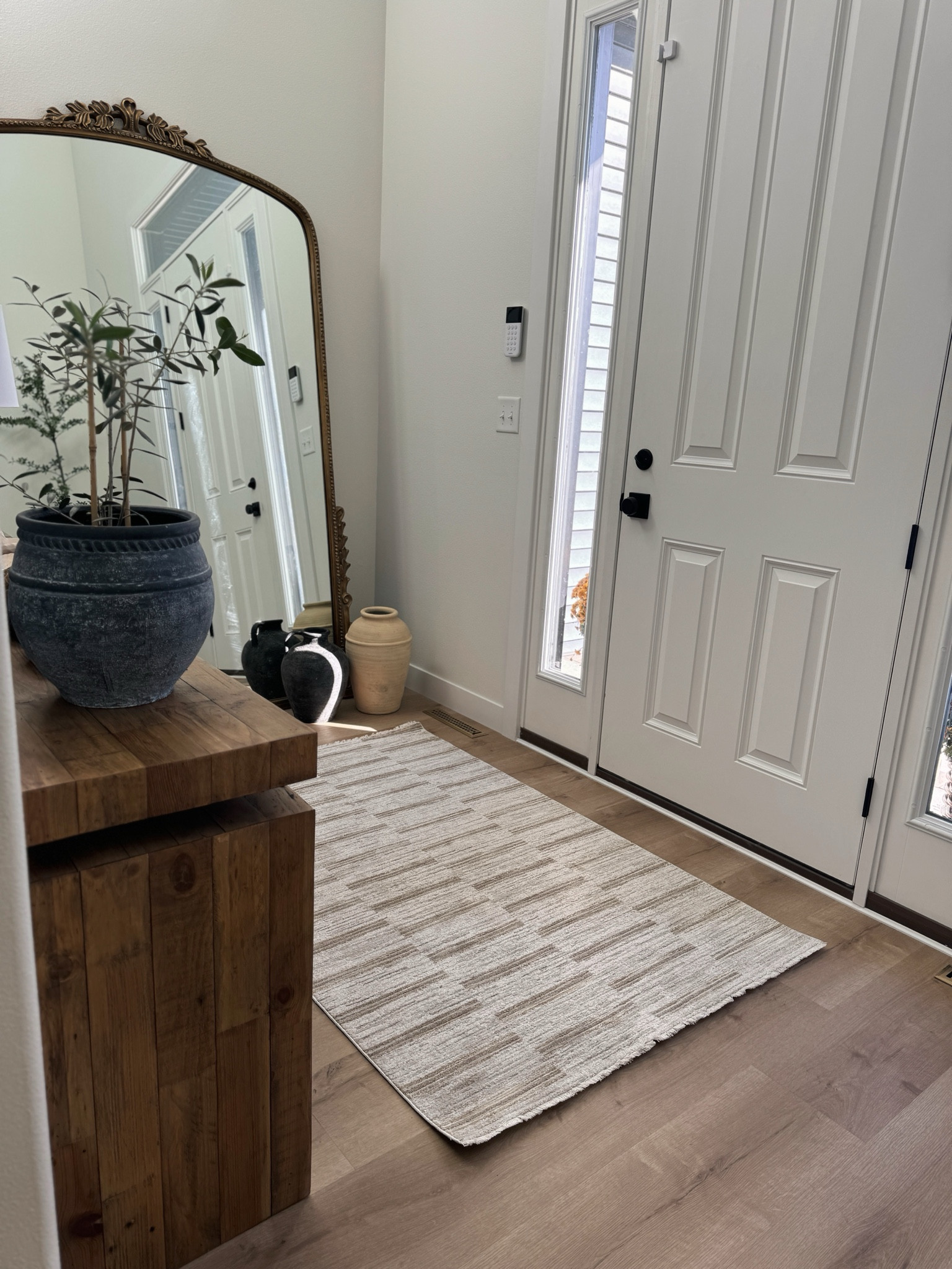 The prettiest new rug from @loloirugs and @amberinteriors! I have the Cali CIL-04 Ivory / Tobacco and I went with the 3’6” x 5’6” for our entryway. Clip the coupon to save an extra 15%!

#LTKStyleTip #LTKFindsUnder100 #LTKHome