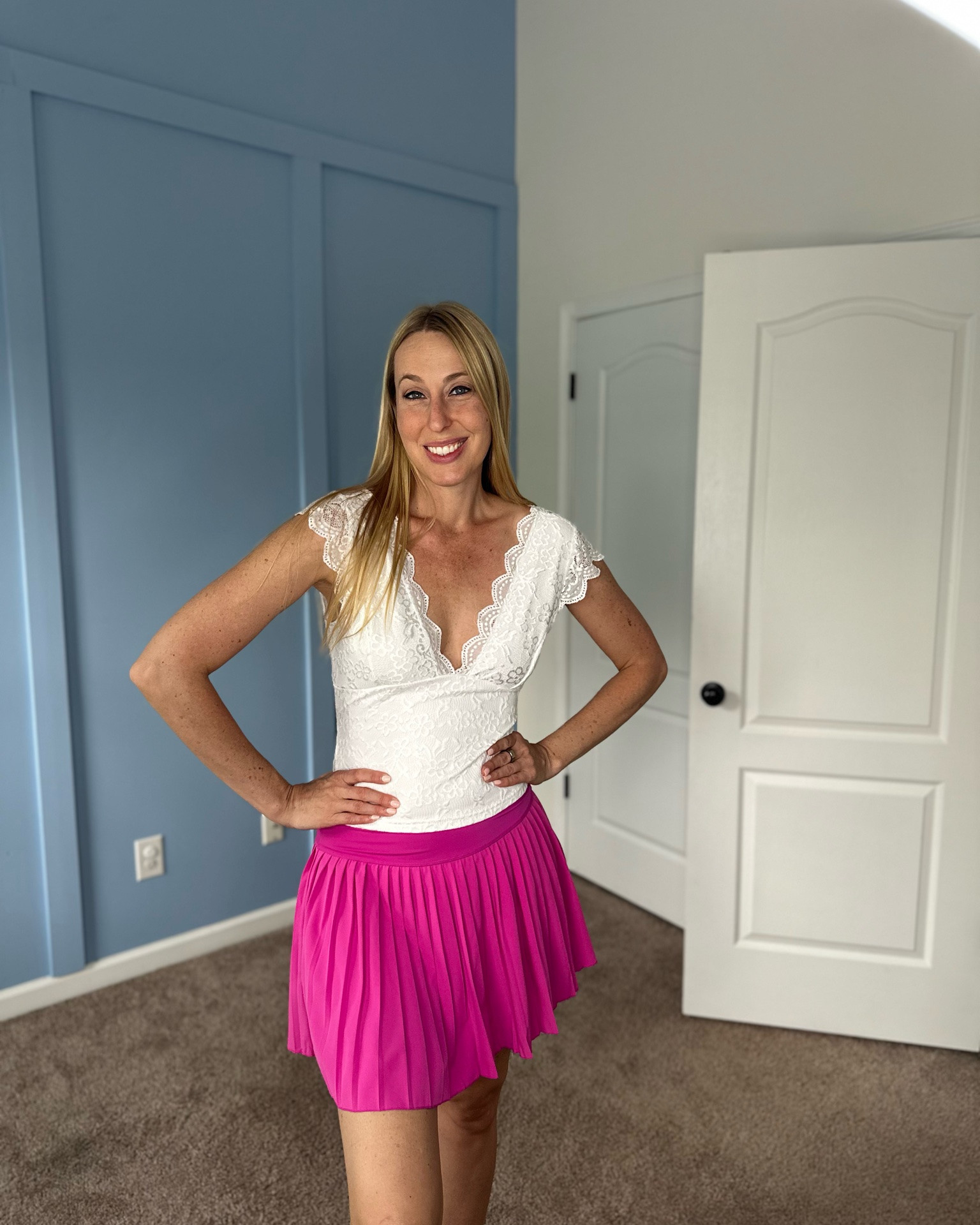 Love how beautiful this lace top is 
🤍 it is lots of stretch and thin for summer 
Wearing small fits tts