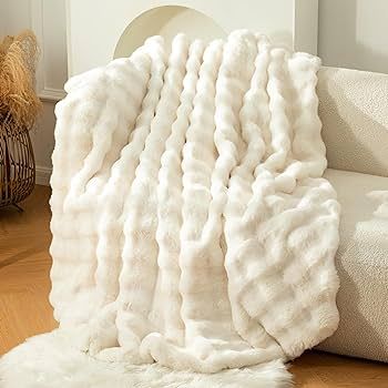 BENVWE Faux Fur Throw Blanket Fleece Bubble Blanket, Soft,Cozy and Thick Blanket Plush Fluffy Bla... | Amazon (CA)