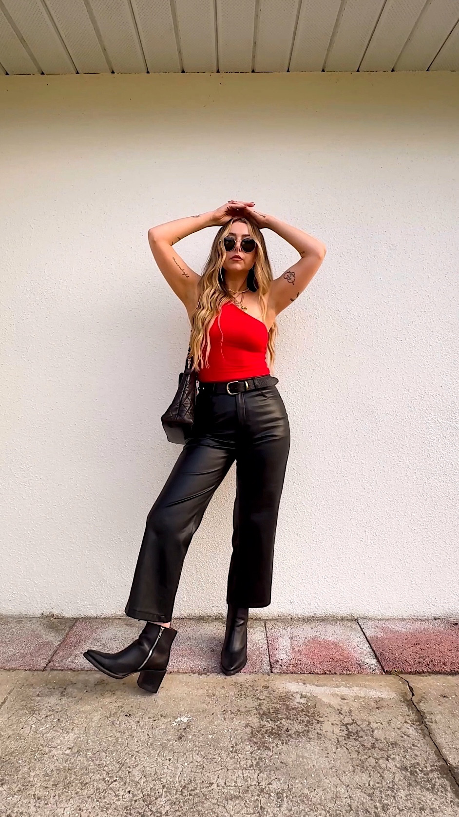 A simple cool - but edgy - going out look❤️👌



#LTKStyleTip #LTKWatchNow #LTKFindsUnder50