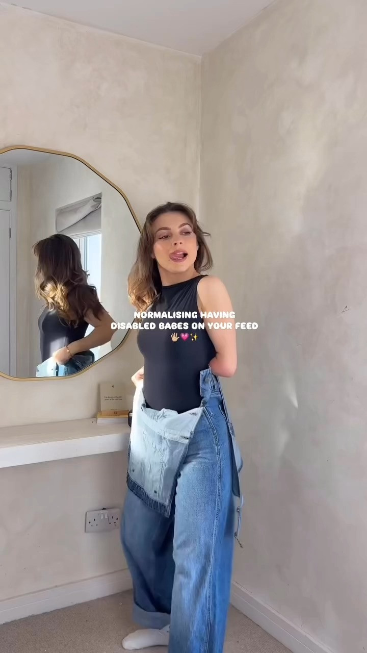 A little comfort fit for the cold weather ❄️🐻🤎

Jumper & dungarees: @asos
Earrings: @neimarow

#disabledfashion #ootd #denim #onehand #dungarees #limbdifference #autumnfashion #asos #winterfashion #comfortclothing 

 #LTKuk