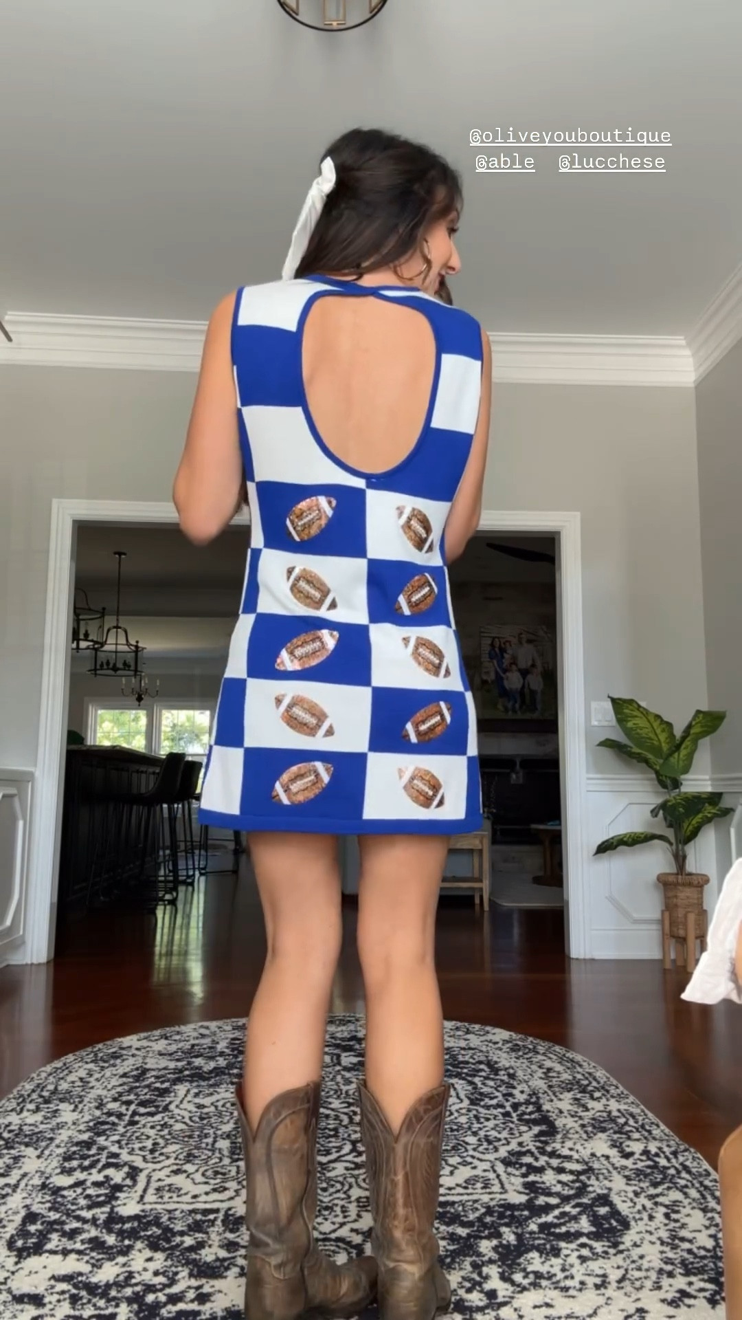 I couldn’t find this exact colorway, but I linked a few different ones and dresses in the similar vein. 💙