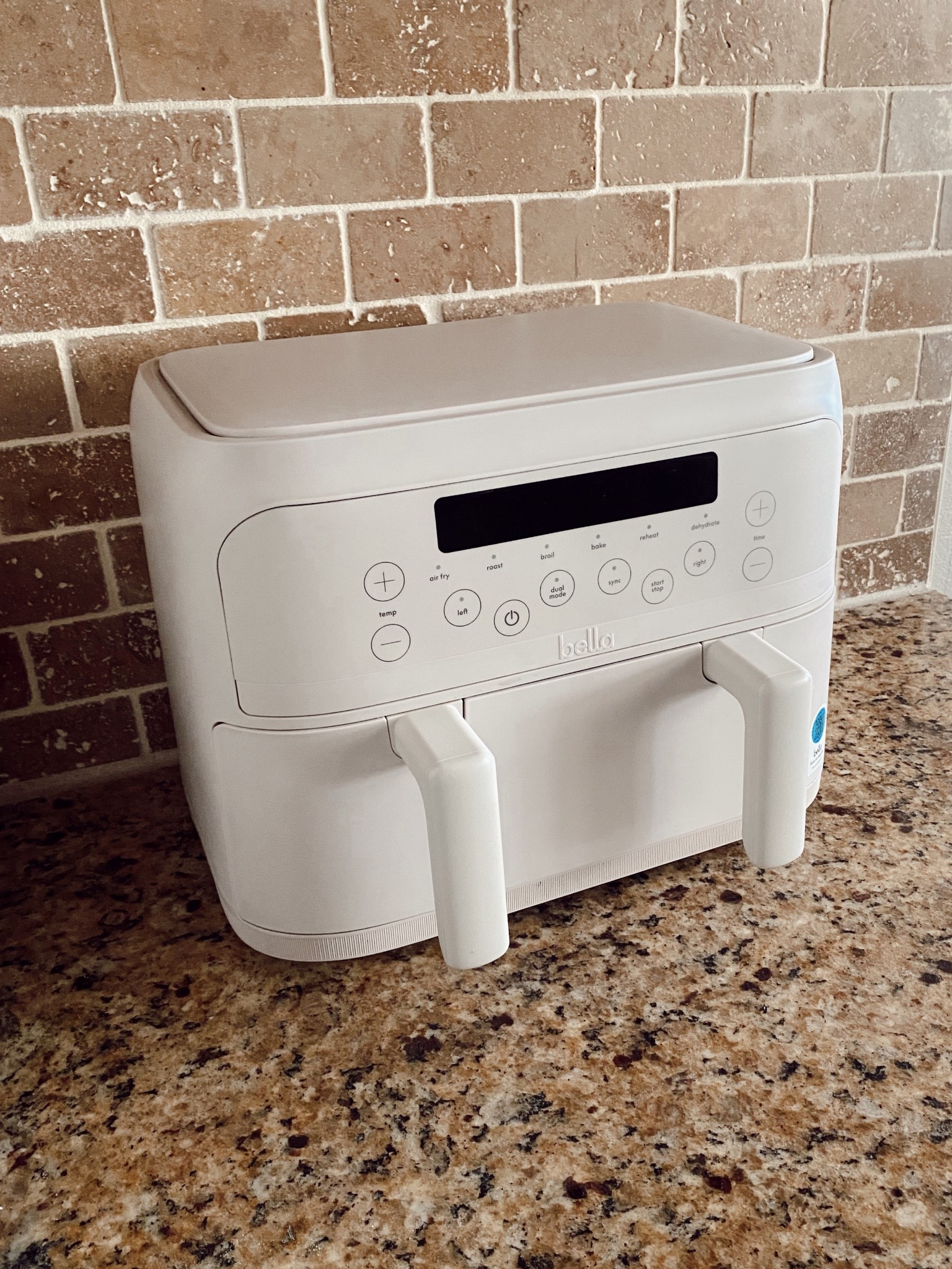 I have an aversion to kitchen appliances. But! I finally found an air fryer that is not only aesthetic, but isn’t made with any PFAS, lead or other junk. Love this one so much 👌


#LTKHome #LTKFindsUnder100 #LTKmomlife