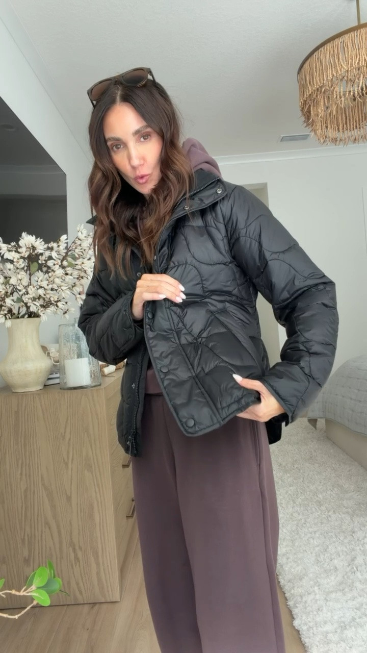 Jacket XS, hoodie and sweatpants size S.

Some of my favorite and most worn pieces from @athleta will be on sale during Friends and
Family 30% off, start September 28th and goes through October 5th linking my favorites below.
