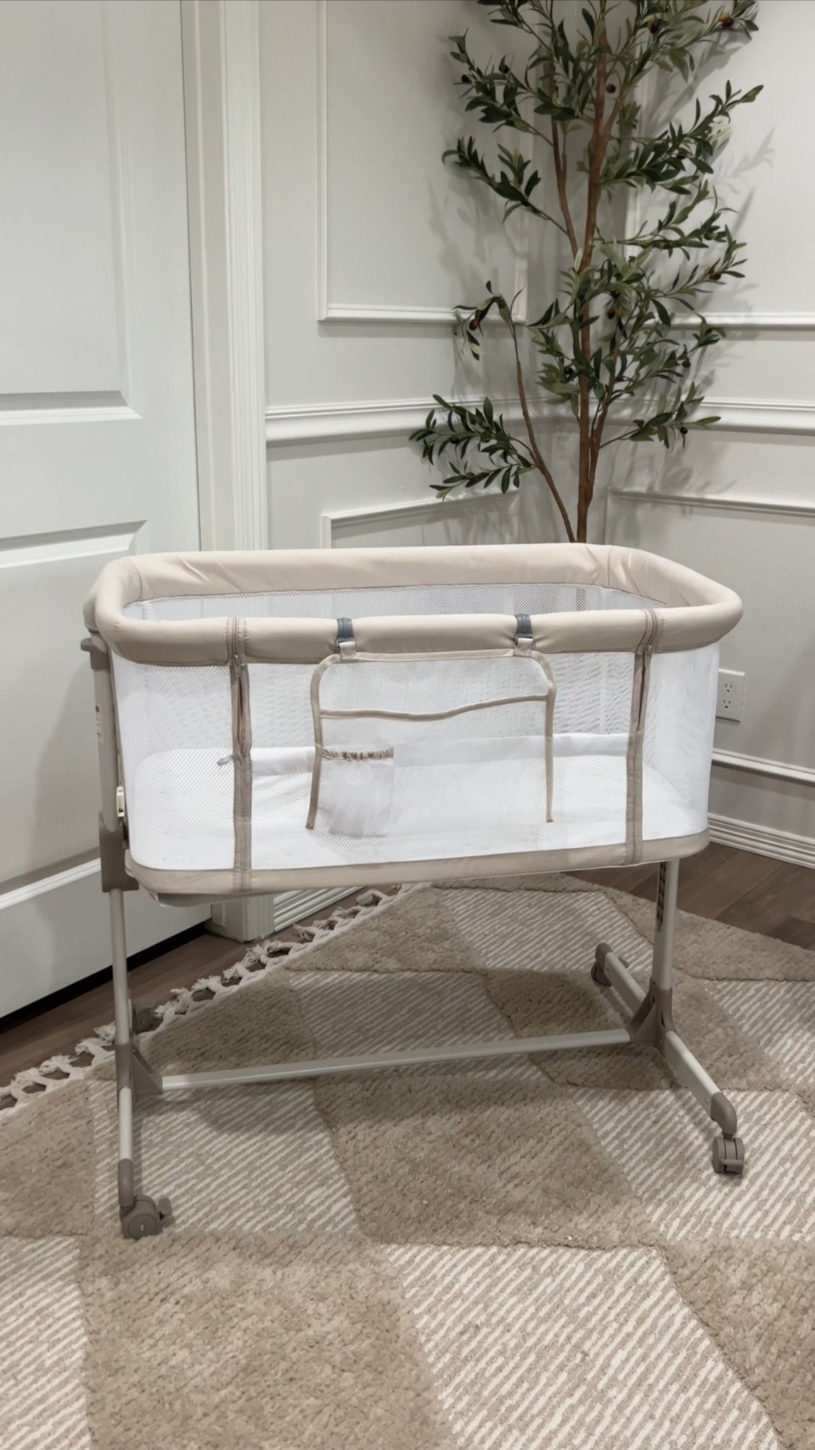 Loving our bassinet, 10/10  🤩 