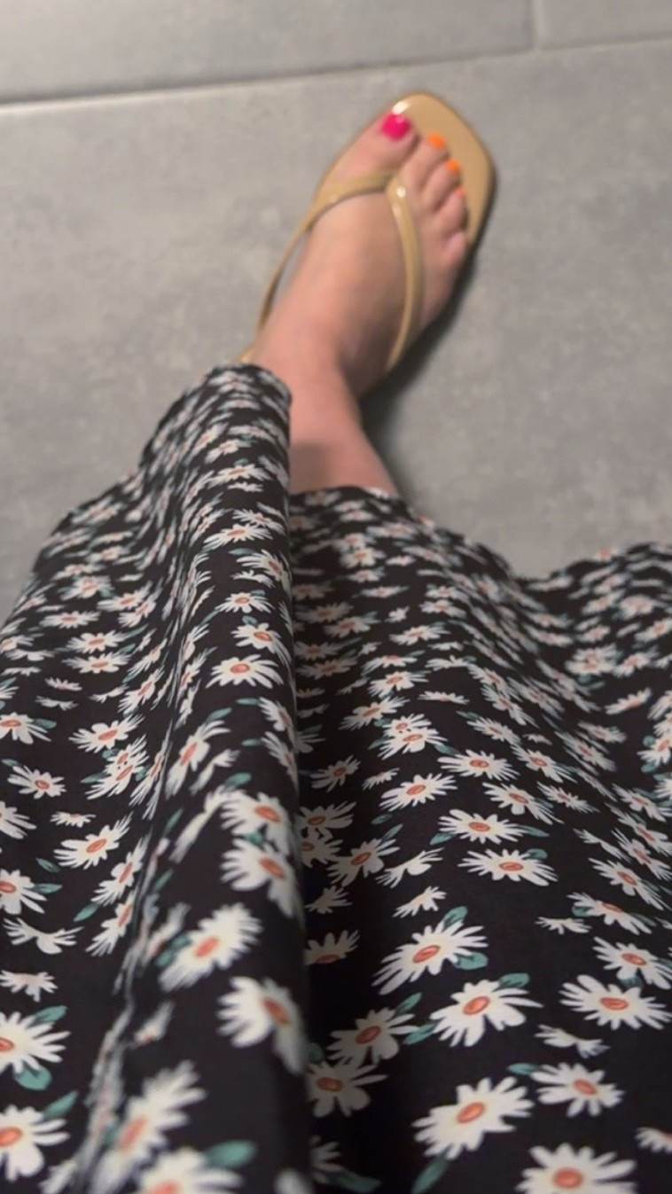 Easy, breezy summer style 🌼🖤 Loving this flowy daisy print maxi skirt paired with simple neutral flip flops for the ultimate casual chic outfit. Perfect for vacation outfits, beach days, brunch dates, resort wear, and effortless everyday fashion. This feminine floral skirt look is comfy, flattering, and so easy to style for spring and summer. 

#LTKStyle #SummerFashion #DaisyPrint #MaxiSkirt #CasualChic #VacationOutfit #ResortWear #BeachStyle #FloralSkirt #EffortlessStyle #WomensFashion #SummerOOTD #NeutralStyle #EverydayFashion #FlipFlopStyle #BohoStyle 

 #LTKootd #LTKSeasonal #LTKMidsize