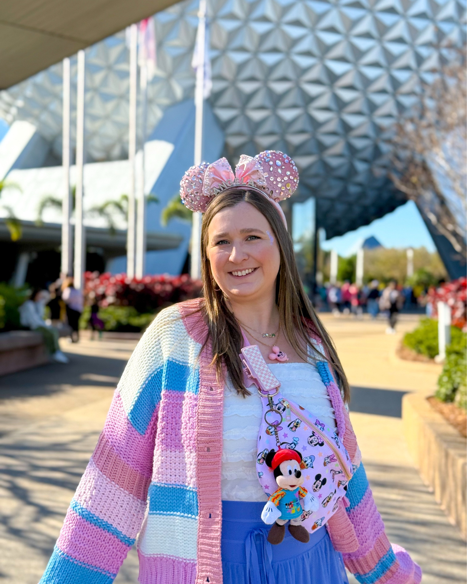 My cotton candy moment at festival of the arts at Epcot! 🎨🖌️🌈✨💕

Tagging my tripod I used!