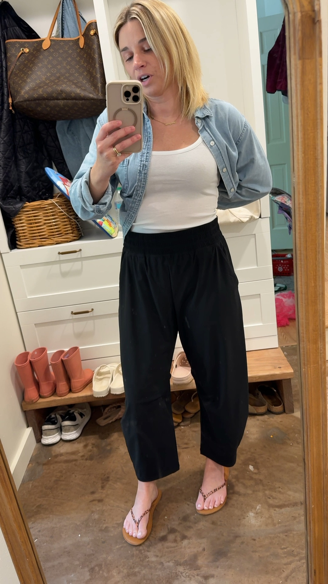 Mom ootd 

#LTKSaleAlert #LTKFindsUnder50 #LTKActive