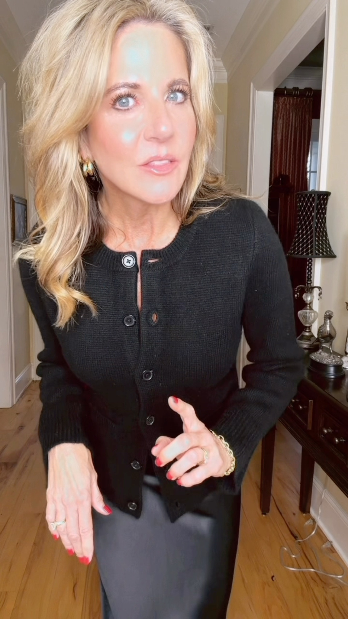 I’m in XS.  Beautifully structured, 100% cashmere cardigan 🖤
@onequince #quincepartner

#LTKOver40 #LTKSeasonal #LTKStyleTip