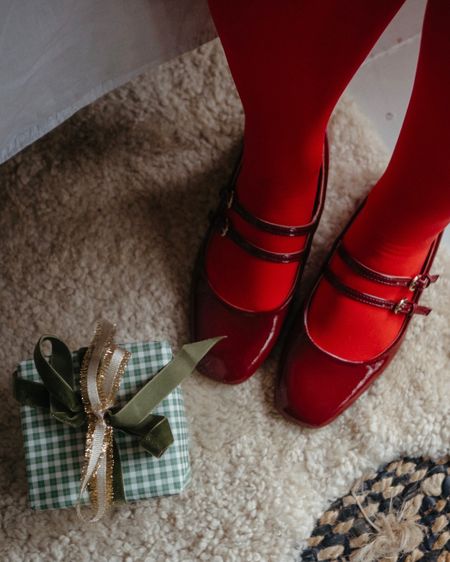 Red tights and Mary Jane shoes


#LTKmidsize #LTKeurope #LTKover40