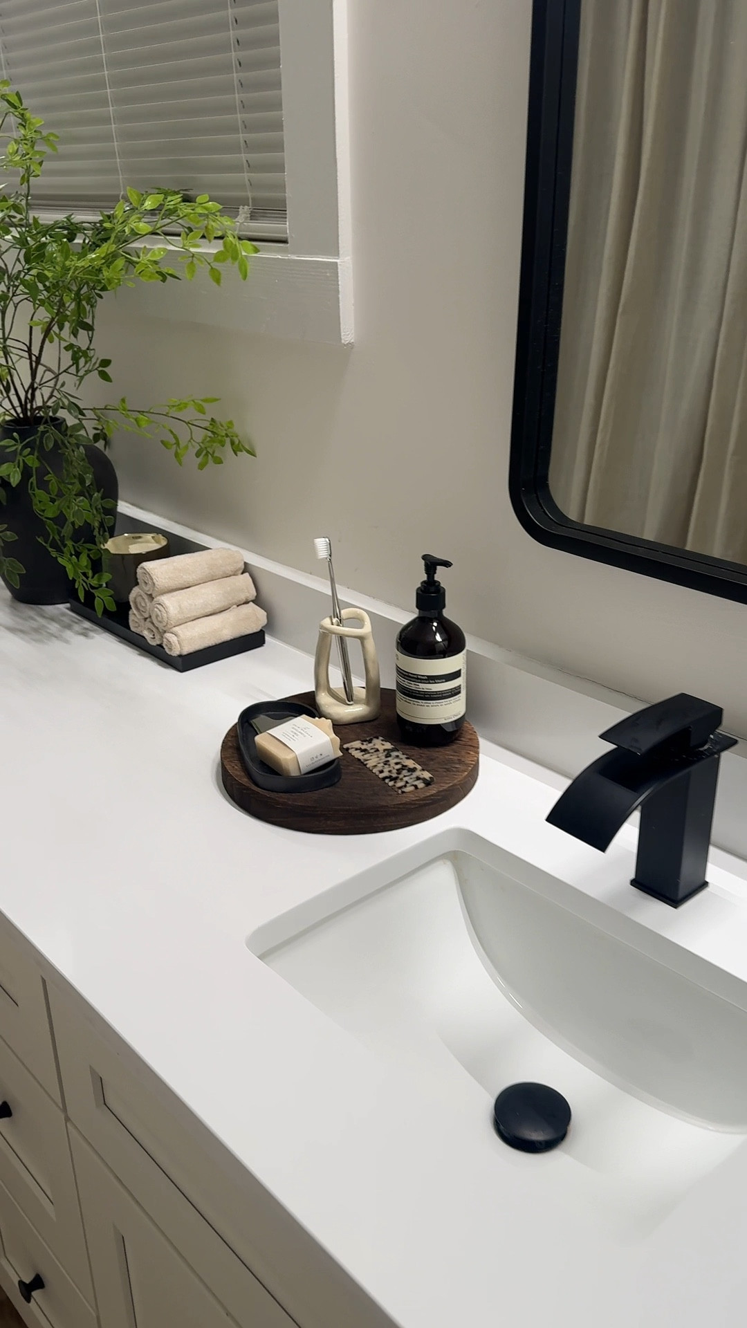 a much needed bathroom makeover! linking everything here ✨✨✨ 

#LTKStyleTip #LTKHome #LTKFindsUnder100