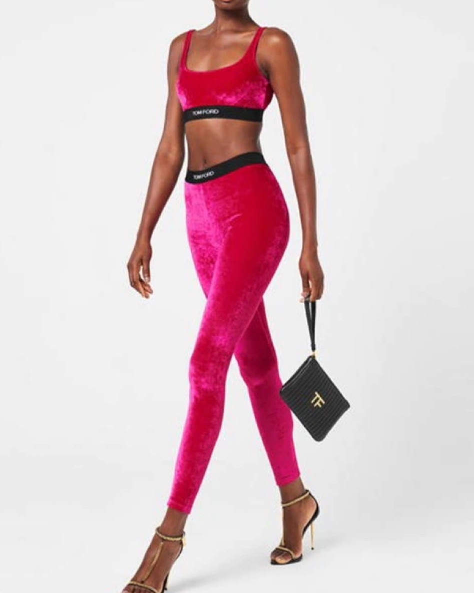 TOM FORD JANUARY SALE AT FLANNELS ❤️‍🔥
BRA WAS £185 NOW £129 
LEGGINGS WAS £350 NOW £245


#LTKfit #LTKstyletip #LTKsalealert