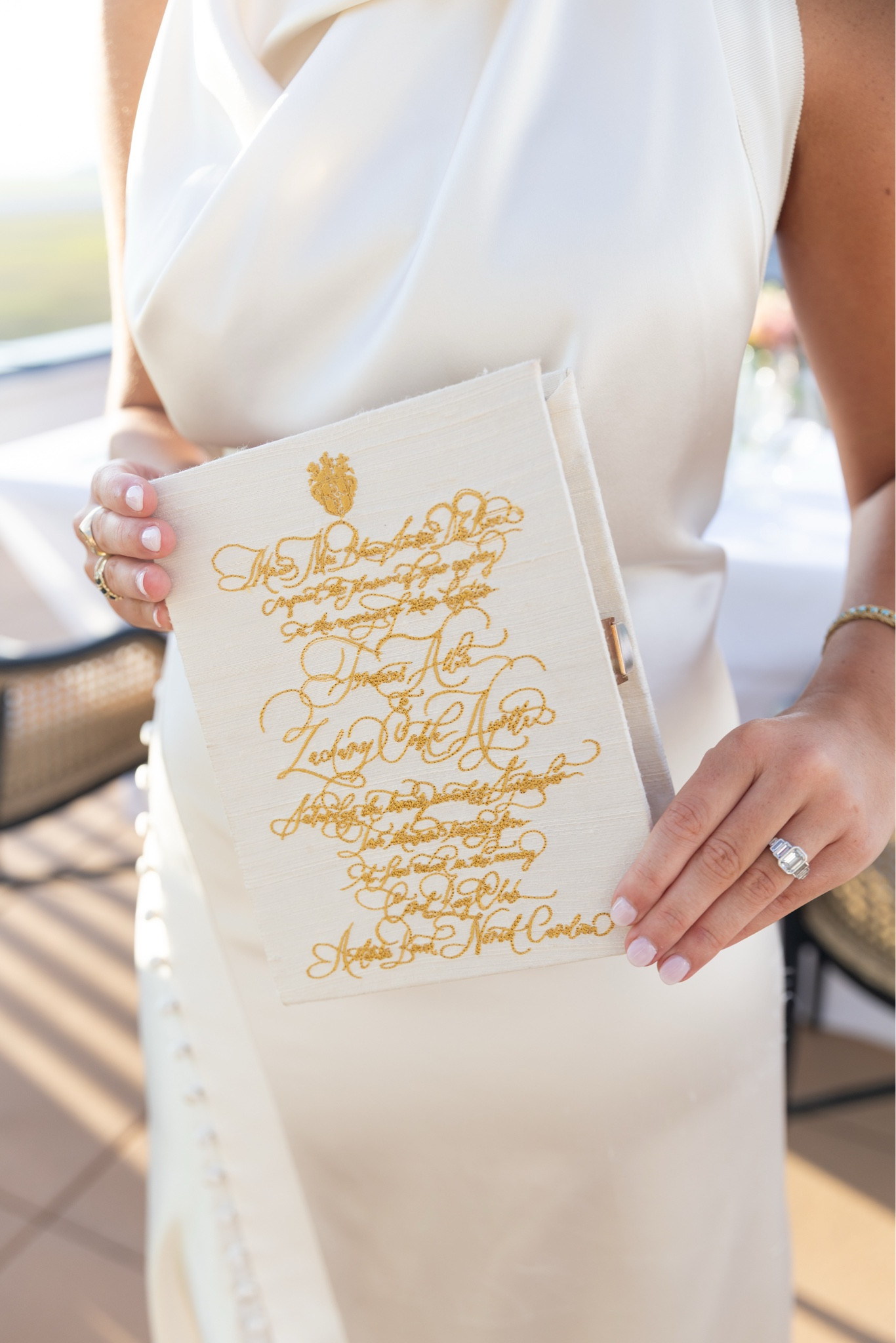 The cutest book clutch inspo!!