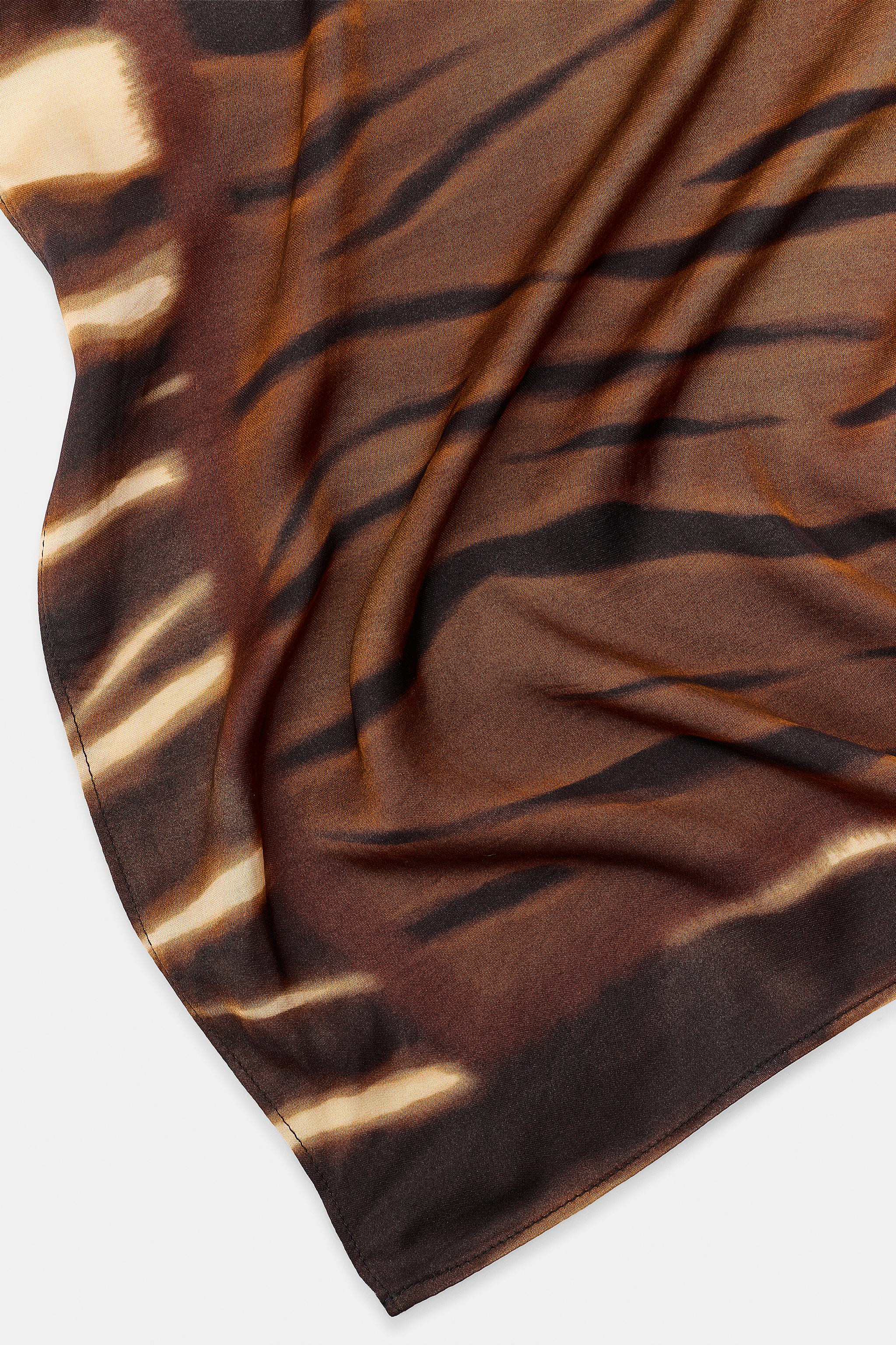 HALSTUCH MIT ANIMALPRINT AUS 100 % VISKOSE | Zara DE