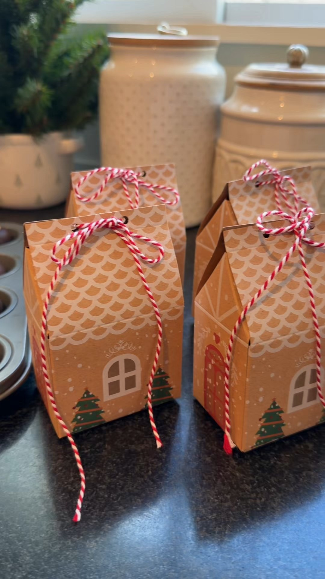 The sweetest little gingerbread Christmas treat boxes for neighbor gifts, party favors, or teacher goodies! 

#LTKHoliday #LTKfoodie