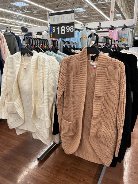 Such a cute waffle knit cardigan under $20!

Walmart fashion, Walmart cardigan