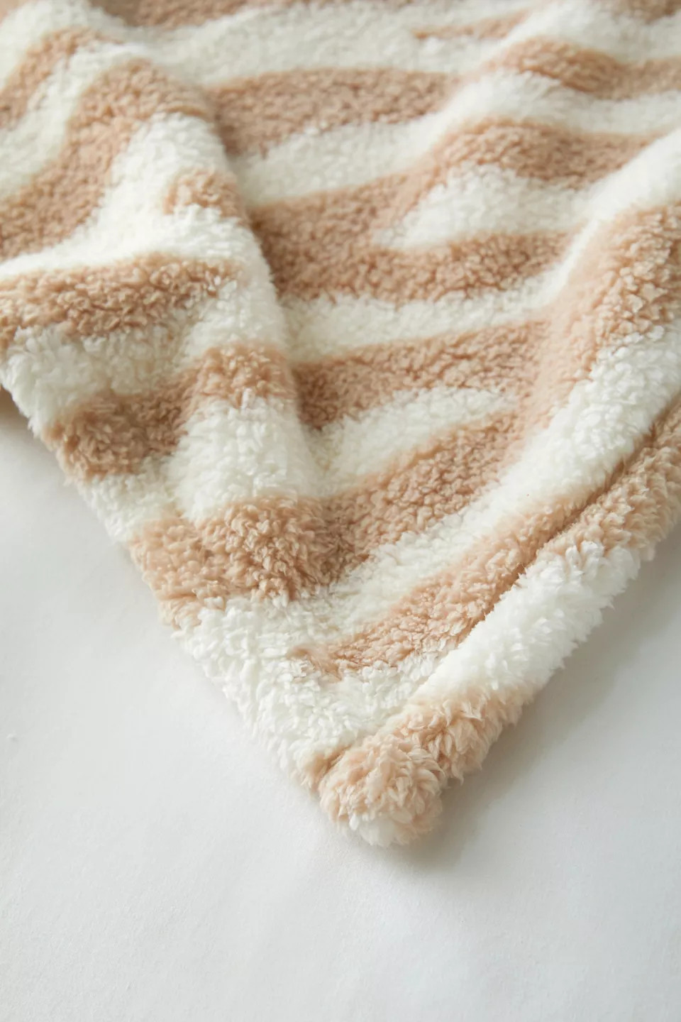 Printed Super Plush Throw Blanket | Urban Outfitters (US and RoW)