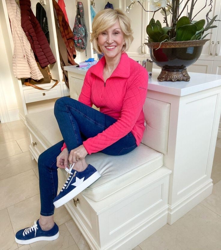 I’ve been leaning into easy, casual outfits lately and this one has been on repeat. Jeans, a comfy half-zip top, and platform sneakers… simple but it just works.

I love how platform sneakers give a little height while still being incredibly comfortable, and they instantly make a casual outfit feel a bit more current. It’s one of those small swaps that can really update your everyday look.

#LTKootd #LTKSeasonal #LTKOver40